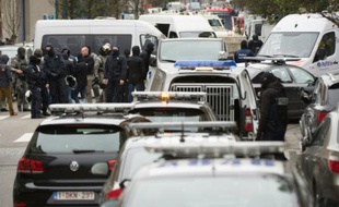 Opération policière dans le quartier populaire de Molenbeek en Belgique, le 16 novembre 2015