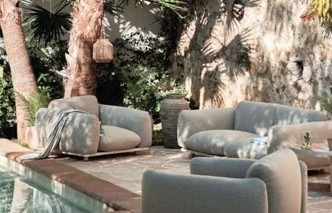Besoin d’un espace détente au jardin ? Ce salon en acier avec coussins perd 40 % chez Alinéa