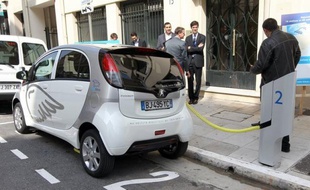 Le gouvernement doit annoncer la semaine prochaine de nouvelles mesures de soutien à la voiture électrique, notamment sur les bornes de recharge.
