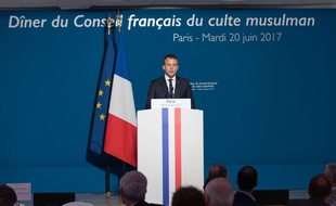 Le président Emmanuel Macron lors du dîner du Conseil français du culte musulman (CFCM) à Paris, le 20 juin 2017.