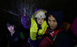 Des réfugiés arrivent le 20 novembre sur l'île de Lesbos, en Grèce