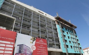 Les députés ont entamé lundi l'examen du projet de loi, déjà adopté par le Sénat, qui prévoit la cession à bas prix, et parfois gratuite, de terrains de l'Etat pour le logement social et qui fait passer à 25% la proportion obligatoire de logements sociaux.