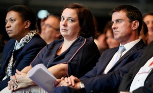 L'ancien Premier ministre Manuel Valls aux côtés d'Emmanuelle Cosse, ex-ministre du Logement