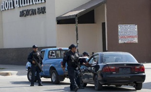 Au moins 11 personnes ont été tuées dans la nuit de lundi à mardi durant des attaques armées liées aux cartels de la drogue dans le nord du Mexique, zone touchée par une vague de violence en cette fin d'année, ont indiqué les autorités locales.