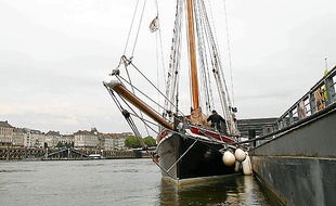 Le " Saint-Michel II ", amarré à Nantes.