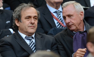 Michel Platini et Johan Curyff en mai 2013, à Amsterdam.