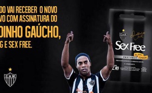 Capture d'écran de la publicité de Ronaldinho pour des préservatifs