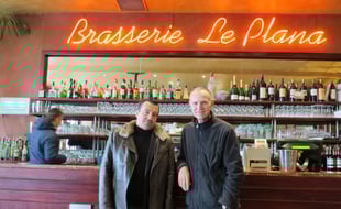 Stéphane Barry (à gauche) et Jean-Luc Bobet, au comptoir du Plana