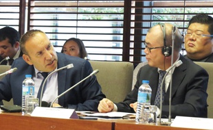 Salvatore Castigilone, vice-président des Hauts-de-France (à gauche) et Zhu Guoxian, représentant de la Province du Zhejiang, en Chine.