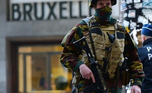 Un soldat belge dans les rues de Bruxelles, le 22 mars 2016