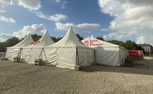 Un barnum a été dressé place des Quinconces, pour le dépistage du Covid-19