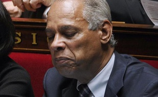 Les députés ont adopté dans la nuit de mercredi à jeudi le projet de loi "contre la vie chère" en outre-mer, qui fait consensus, et présenté par le gouvernement comme "une régulation intelligente" de l'économie afin de faire baisser des prix entre 30 et 50% plus chers que dans l'hexagone.