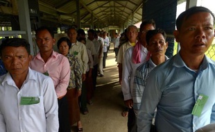 Les deux derniers hauts dirigeants Khmers rouges vivants ont "tué pour le pouvoir", quitte à "déshumaniser" et transformer le Cambodge en "pays d'esclaves" sous un régime qui a fait deux millions de morts, a accusé vendredi le parquet.
