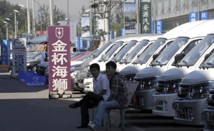 A l'heure où les marchés indien, russe et brésilien trébuchent, la Chine apparaît de plus en plus comme le moteur de la croissance du secteur automobile mondial, soulignent les analystes du secteur.