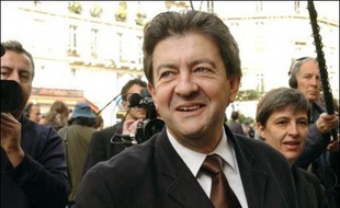 Le sénateur de l'Essonne Jean-Luc Mélenchon, représentant de la gauche du PS, a jugé samedi le discours de rentrée de l'ex-candidate socialiste Ségolène Royal "irréel" et déploré le peu de références, selon lui, aux questions sociales dans cette allocution.