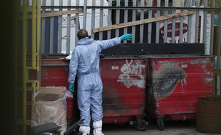 La police inspecte le quartier de Barking à Londres, après l'attentat du 3 juin.