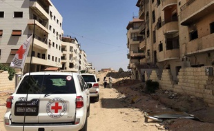 Un convoi humanitaire de la Croix-Rouge à Daraya, en Syrie, le 1er juin 2016.