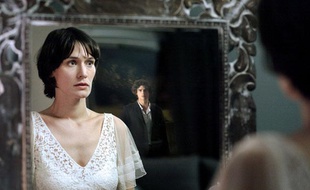 Clotilde Hesme (Adèle) dans la série "Les Revenants" sur Canal+
