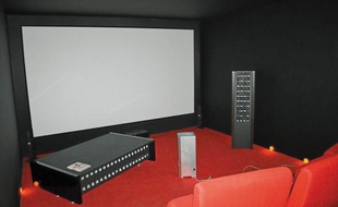Voir et sentir un film avec la table ou l'enceinte Odoravision.