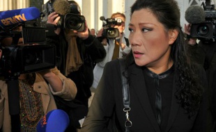 Lise Han, principale accusée dans le procès des "mariages chinois", arrive au tribunal, le 13 octobre 2015 à Tours