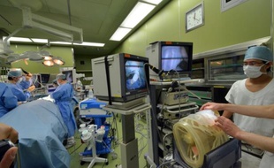 L'impression en 3D se développe en chirurgie, avec des reconstructions de trachée, de parties du crâne, voire d'une prothèse de dépannage