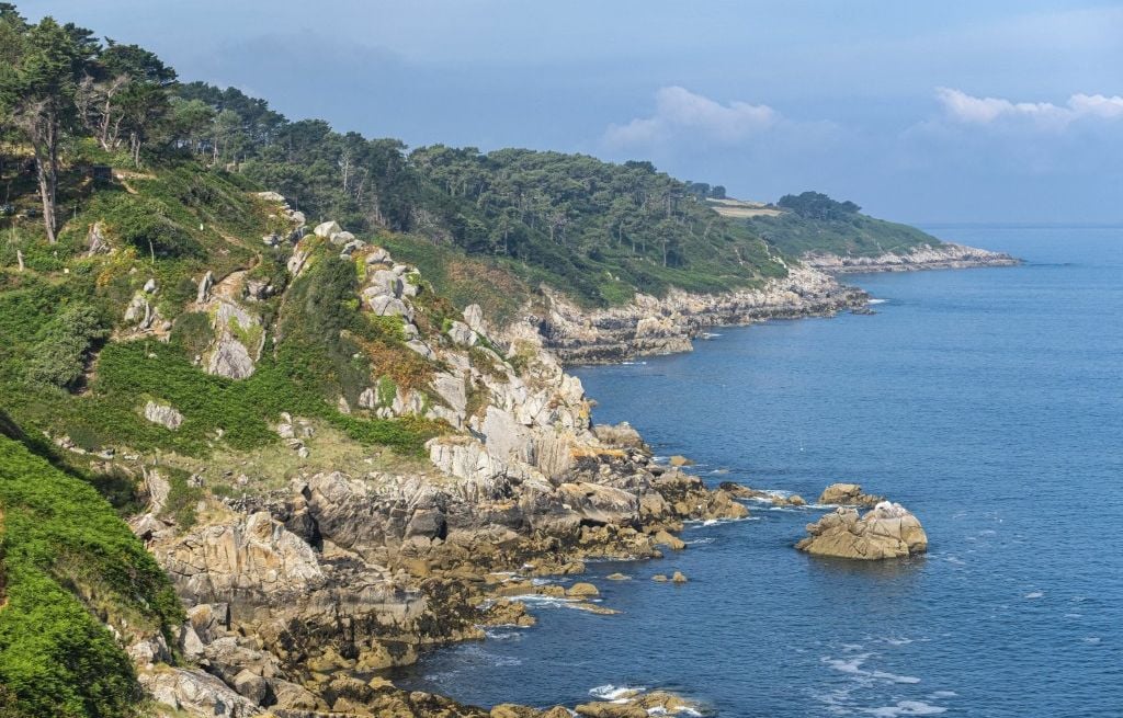 Bretagne : C'est quoi ce squat avec vue sur mer que tout le monde veut racheter ?
