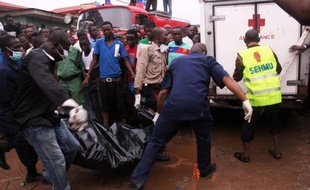 Les sauveteurs avaient déjà dégagé lundi matin 62 corps de l'épave de l'avion qui s'est écrasé la veille sur la plus grande ville du Nigeria, Lagos, alors que les recherches se poursuivaient sur le site dévasté de l'accident, a déclaré un responsable.
