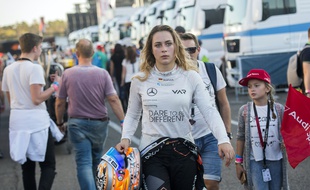 La jeune pilote allemande Sophia Flörsch, qui a survécu à un accident au Grand Prix de Macao de Formule 3, a rassuré sur son état de santé après une longue opération.