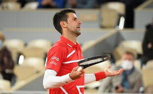 Novak Djokovic lors de son 8e de finale contre Khachanov à Roland-Garros, le 5 octobre 2020.