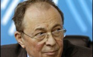 L'ancien Premier ministre Michel Rocard s'est inquiété vendredi du déroulement des préparatifs de désignation du candidat socialiste à l'élection présidentielle, appelant le PS à "prendre son temps".