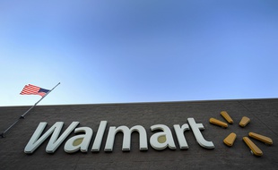 Enseigne de la chaîne de magasins spécialisée dans la grande distribution, Walmart. Illustration.
