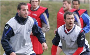 En équipe de France, Elissalde (20 sél.) et Michalak (42 sél.) ont débuté onze matches ensemble, même s'ils n'ont plus porté le maillot bleu depuis novembre pour le premier et mars 2006 pour le second.