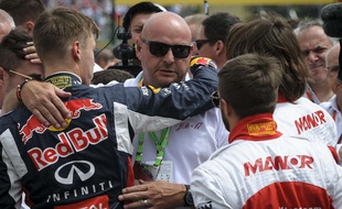 Philippe Bianchi soutenu par le monde de la Formule 1 après la mort de son fils Jules, le 26 juillet 2015.