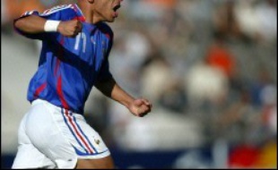 Le sélectionneur de l'équipe de France de football Raymond Domenech a convoqué pour la première fois chez les Bleus le Bordelais Julien Faubert, pour l'amical Bosnie-France le 16 août.
