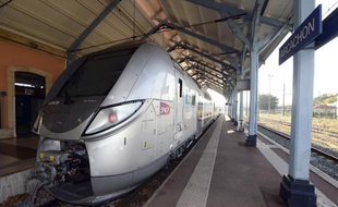 Un nouveau TER Regio 2N de la SNCF en gare d'Arcachon, le 15 septembre 2014