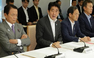 Le gouvernement nippon a annoncé mardi un plan d'urgence pour stopper avec un "mur de glace" les fuites radioactives en mer et décontaminer l'eau stockée à la centrale de Fukushima, afin de rassurer le monde inquiet.