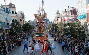 La grande parade à Disneyland Paris. (Illustration)