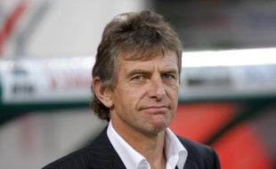 L'entraîneur de Lorient, Christian Gourcuff, lors d'un match de L1 face à Valenciennes le 28 août 2007.