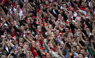 Paris, le 14 mai 2011. Finale de la Coupe de France de football opposant le Lille OSC (LOSC, L1) au Paris SG (PSG, L1) au Stade de France. Ici la joie des supporters lillois aprs la victoire de leur quipe.