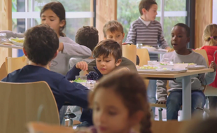 La journaliste Valérie Simonet a mangé pendant un mois les repas de la cantine de Marseille