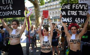 Cathy Thomas, la soeur d'une femme tuée en 2014 par son ex-conjoint, a déposé plainte contre l'Etat.