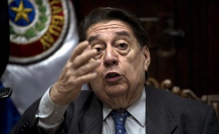 Le nouveau chef de la diplomatie paraguayenne José Felix Fernandez Estigarribia a indiqué vouloir participer au sommet du Mercosur jeudi et vendredi prochains à Mendoza (Argentine), mais le président destitué Fernando Lugo a lui aussi annoncé qu'il ferait le déplacement.
