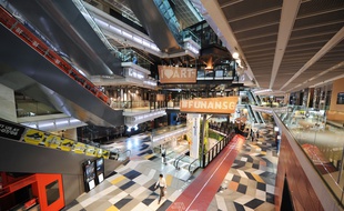 Un centre commercial en plein confinement, à Singapour le 7 avril 2020.