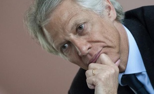L'ex-Premier ministre Dominique de Villepin a prôné mardi la mutualisation d'une partie des dettes nationales et "un impôt européen" pour lutter contre la désunion qui menace la zone euro, alors que l'austérité risque selon lui de "tuer la croissance pour dix ans".
