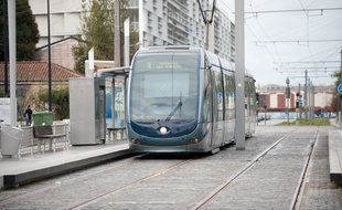 Begles, 19 janvier 2012. - Station terminus Terre Neuve de la ligne C du tramway bordelais. - Photo : Sebatsien Ortola
