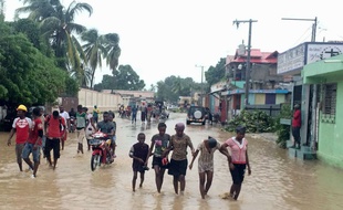 Les rues de Léogâne inondées après le passage de Matthew, mercredi 5 octobre.
