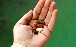 L'Anses met en garde contre la consommation de compléments alimentaires contenant des plantes aux propriétés anti-inflammatoires durant l'épidémie de coronavirus.