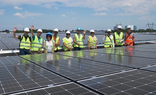 Panneaux photovoltaïques sur le toit du MIN de Nantes.