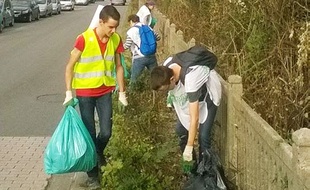 Une autre utilisation du gilet jaune pour le jeune Lommois, Lucas Vacrenier.