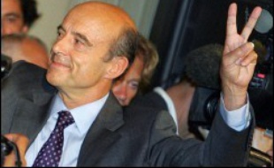 L'ancien Premier ministre Alain Juppé a réussi avec éclat son retour sur la scène politique, sa liste obtenant selon la mairie 56,24% des voix au premier tour de l'élection municipale anticipée de Bordeaux, lui permettant de retrouver son mandat de maire après sa condamnation en 2004.